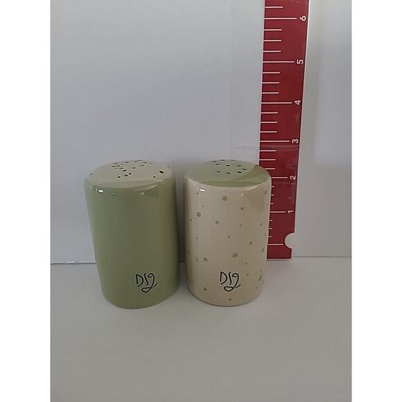 Darling Spring Salt Pepper Shaker Set NEW Farmhouse Ceramic Stoneware Green - Picture 2 of 8
